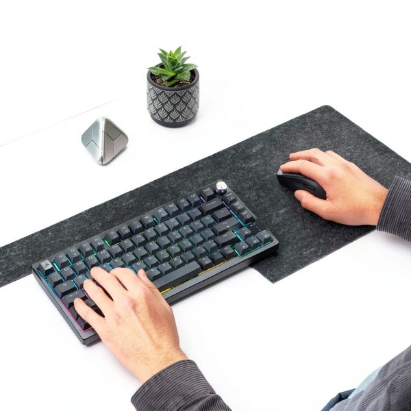 CORSAIR K65 PLUS Wireless Keyboard - Hot Swappable Red Switch --7